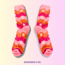 Load image into Gallery viewer, Retro Daisy Socks