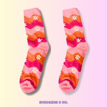 Load image into Gallery viewer, Retro Daisy Socks