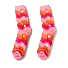 Load image into Gallery viewer, Retro Daisy Socks