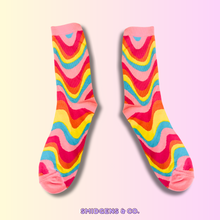 Load image into Gallery viewer, Retro Wavy Socks