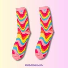 Load image into Gallery viewer, Retro Wavy Socks