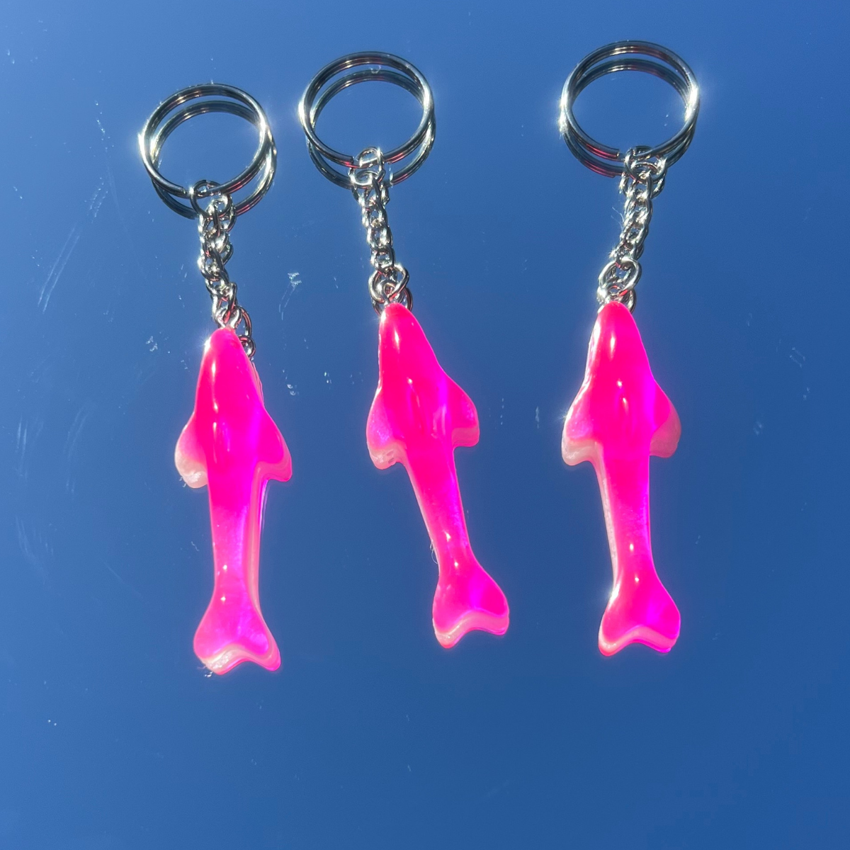 希少　♡ピンクアメジスト♡ サメ Shark 海シリーズ　カービング 金運 Pink Gummy Shark Keychain – Smidgens & Co.