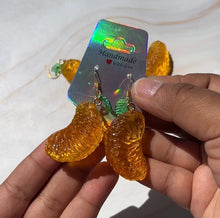 Load image into Gallery viewer, Orange Slice Keychain/ Earrings