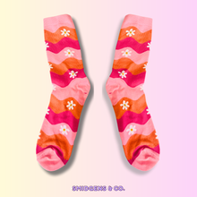 Load image into Gallery viewer, Retro Daisy Socks
