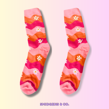 Load image into Gallery viewer, Retro Daisy Socks
